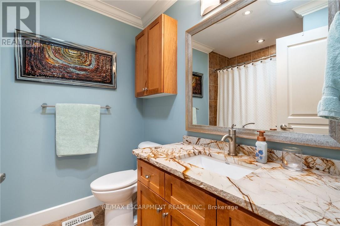16 Sycamore Crescent, Grimsby, Ontario  L3M 5P7 - Photo 29 - X12037497
