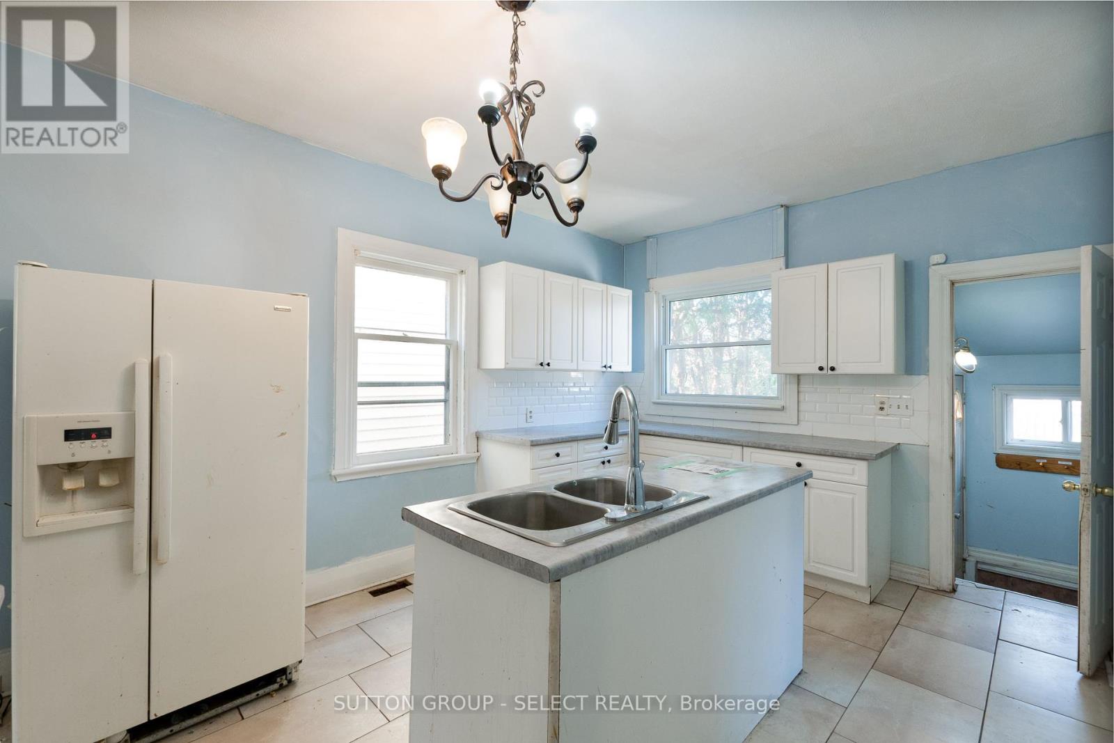 Photo 9 of 25 for 53 Boullee Street