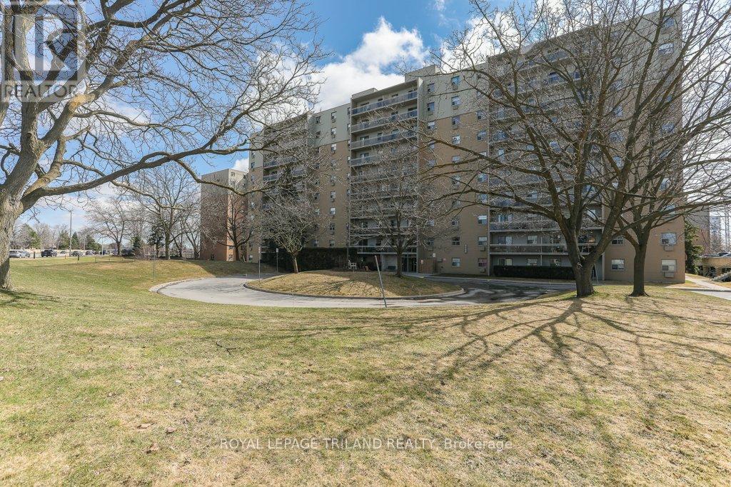 Photo 2 of 40 for 408 - 931 Wonderland Road S