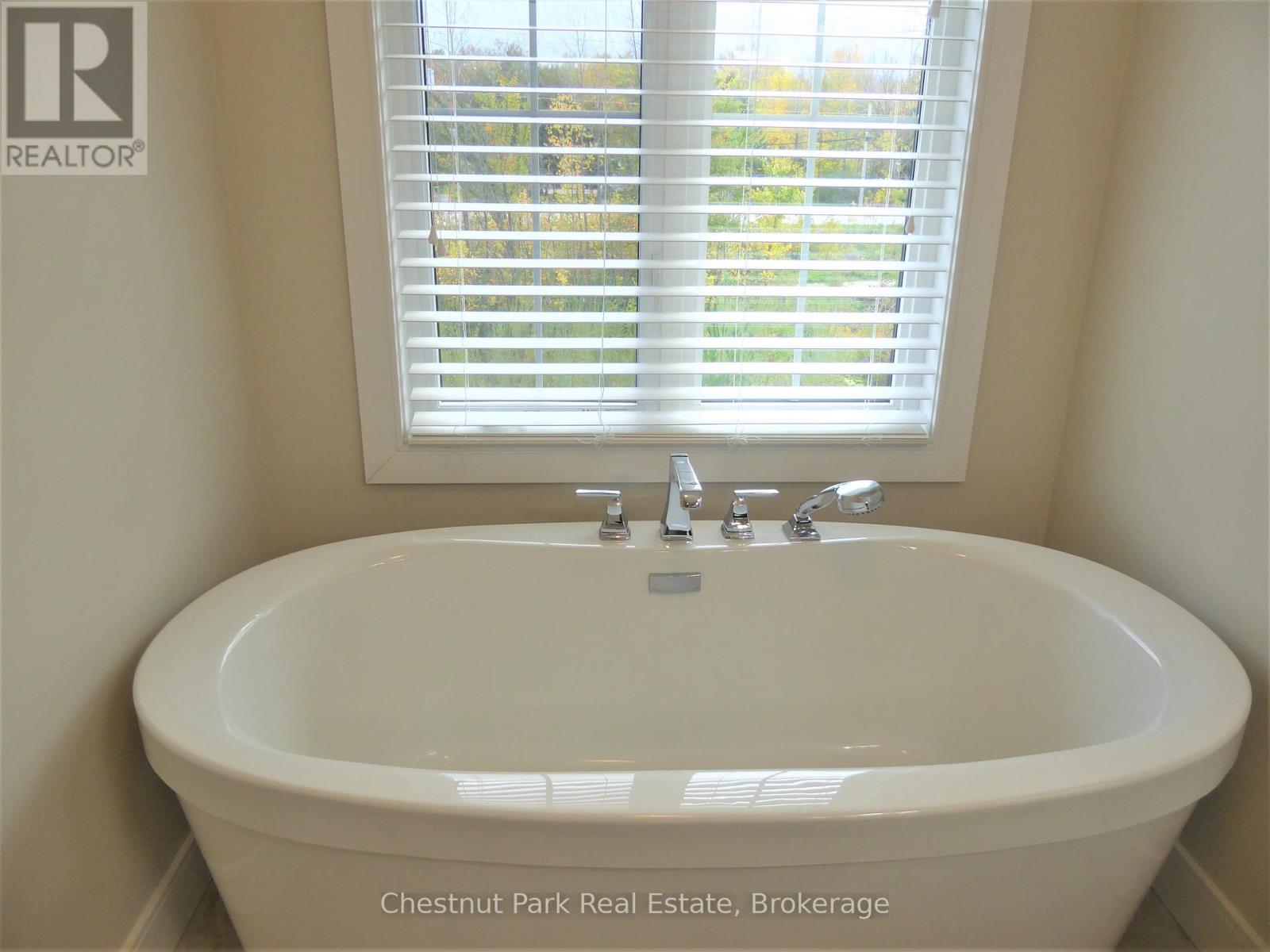 154 Yellow Birch Crescent, Blue Mountains, Ontario  L9Y 0Y5 - Photo 24 - X12037534