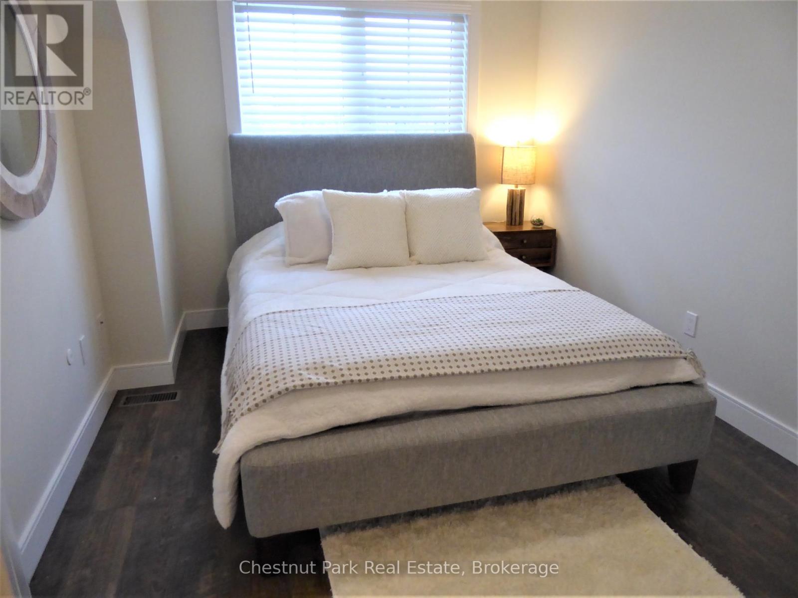 154 Yellow Birch Crescent, Blue Mountains, Ontario  L9Y 0Y5 - Photo 30 - X12037534