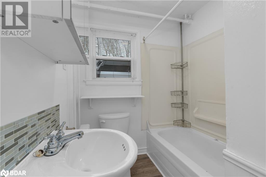 128 Berczy Street, Barrie, Ontario  L4M 3R4 - Photo 37 - 40695596