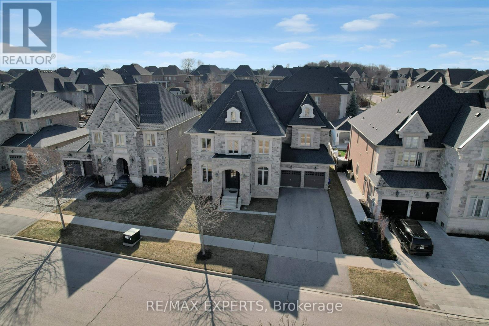 Property at 52 SKYLINE TRAIL image 2