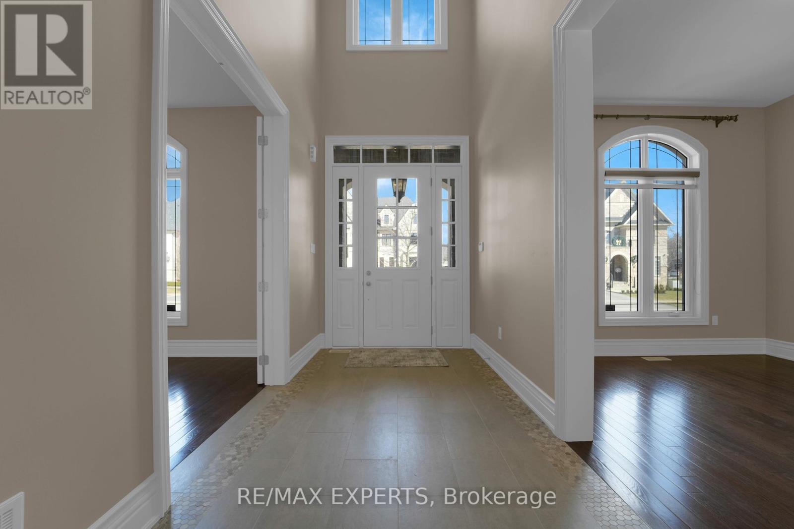 Property at 52 SKYLINE TRAIL image 4