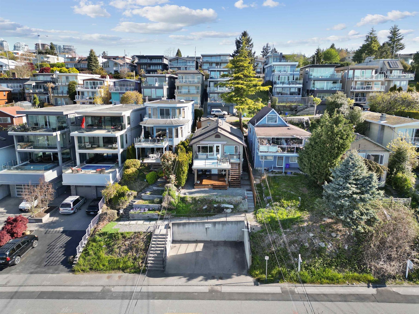 15245 Victoria Avenue, White Rock, British Columbia  V4B 1G7 - Photo 2 - R2981017