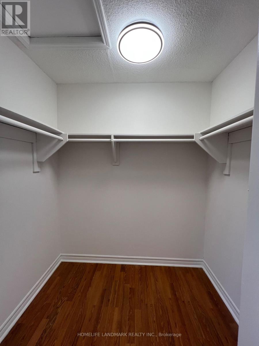4366 Trailmaster Drive, Mississauga, Ontario  L5V 1E4 - Photo 25 - W12036934