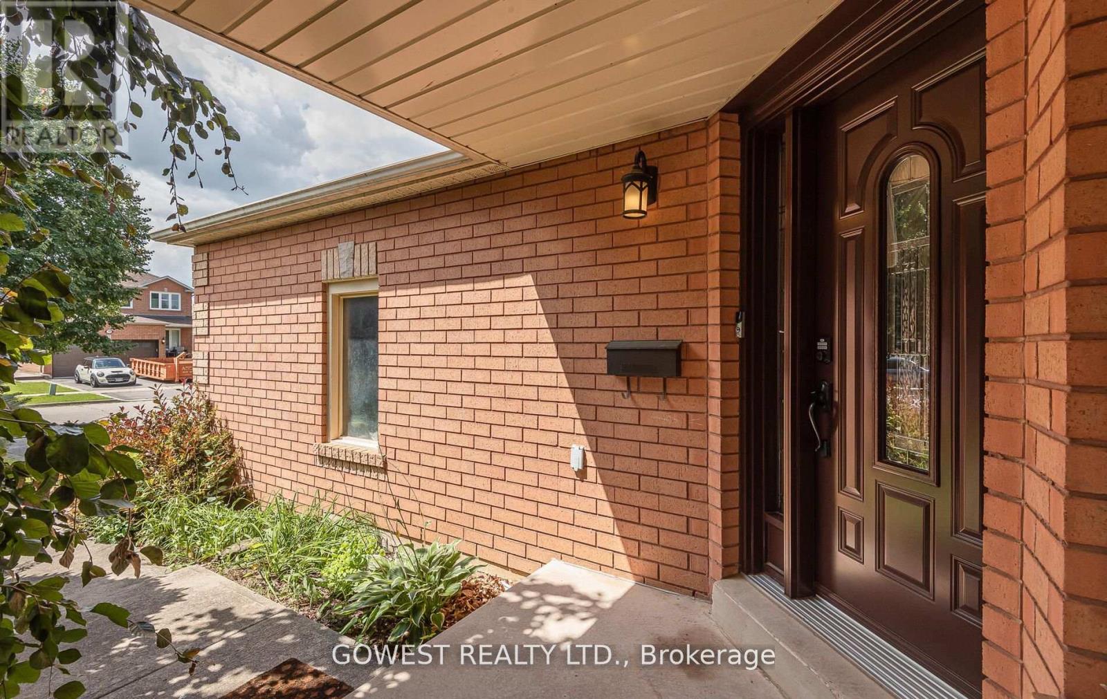 Property at 52 DAVIS CRESCENT image 3