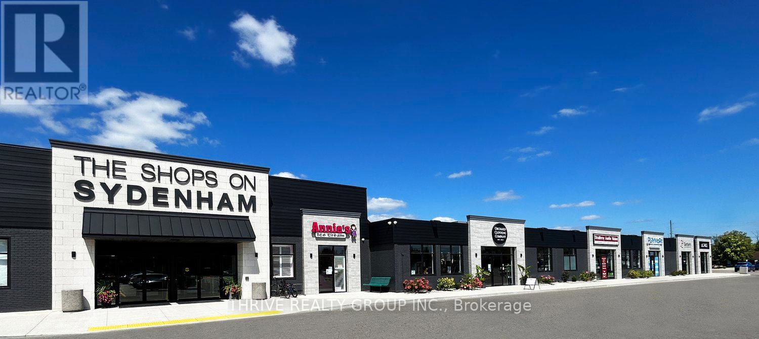 51 Front Street E, Strathroy-Caradoc, Ontario  N7G 1Y5 - Photo 2 - X12037774