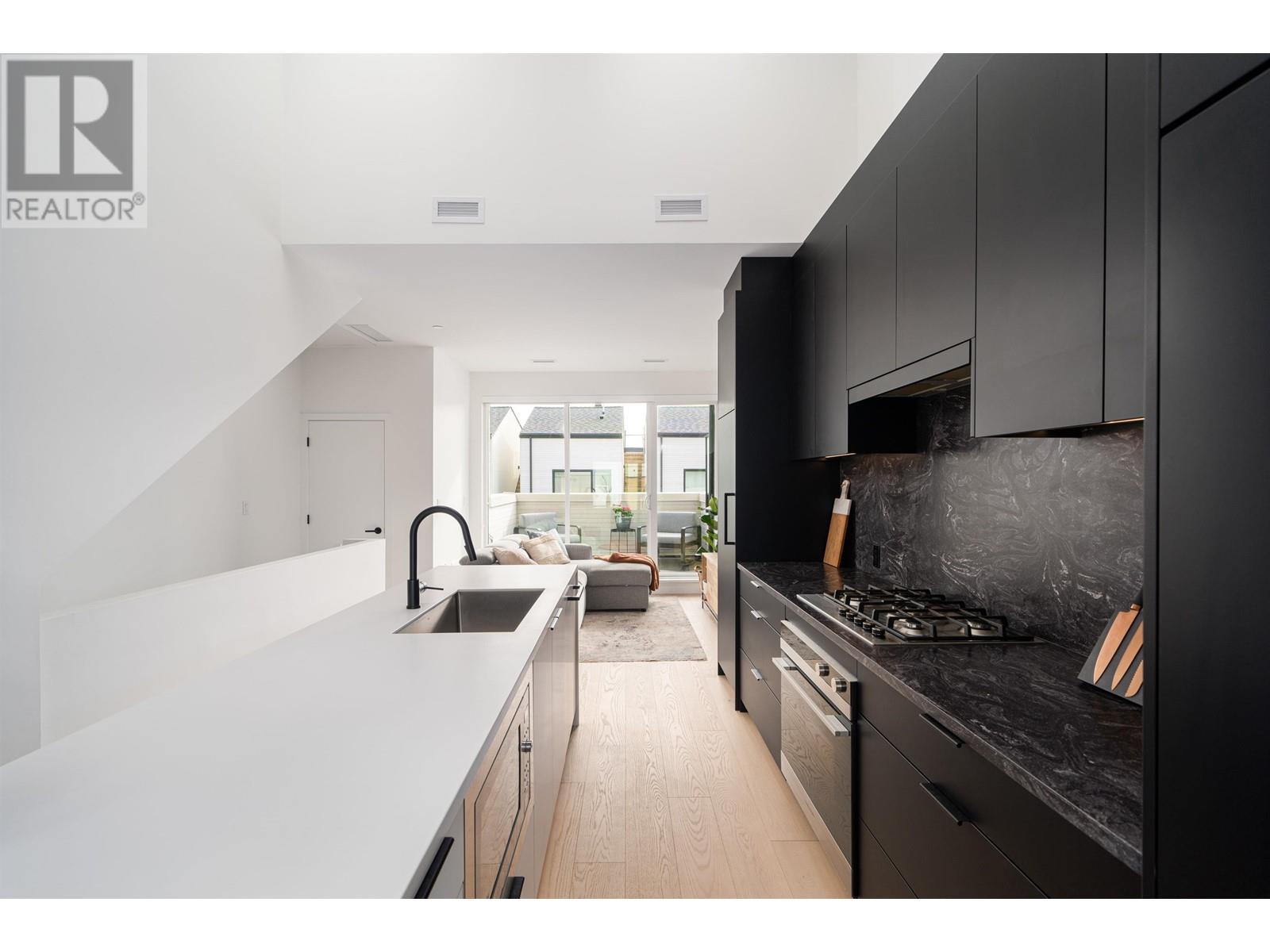 228 650 E 2nd Street, North Vancouver, British Columbia  V7M 1E3 - Photo 10 - R2981021