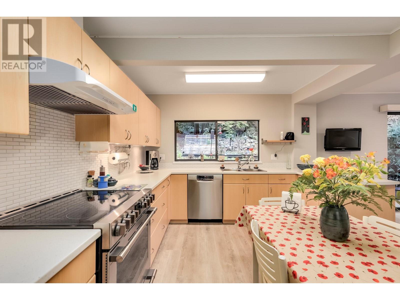 816 Frederick Road, North Vancouver, British Columbia  V7K 2Y3 - Photo 9 - R2981026
