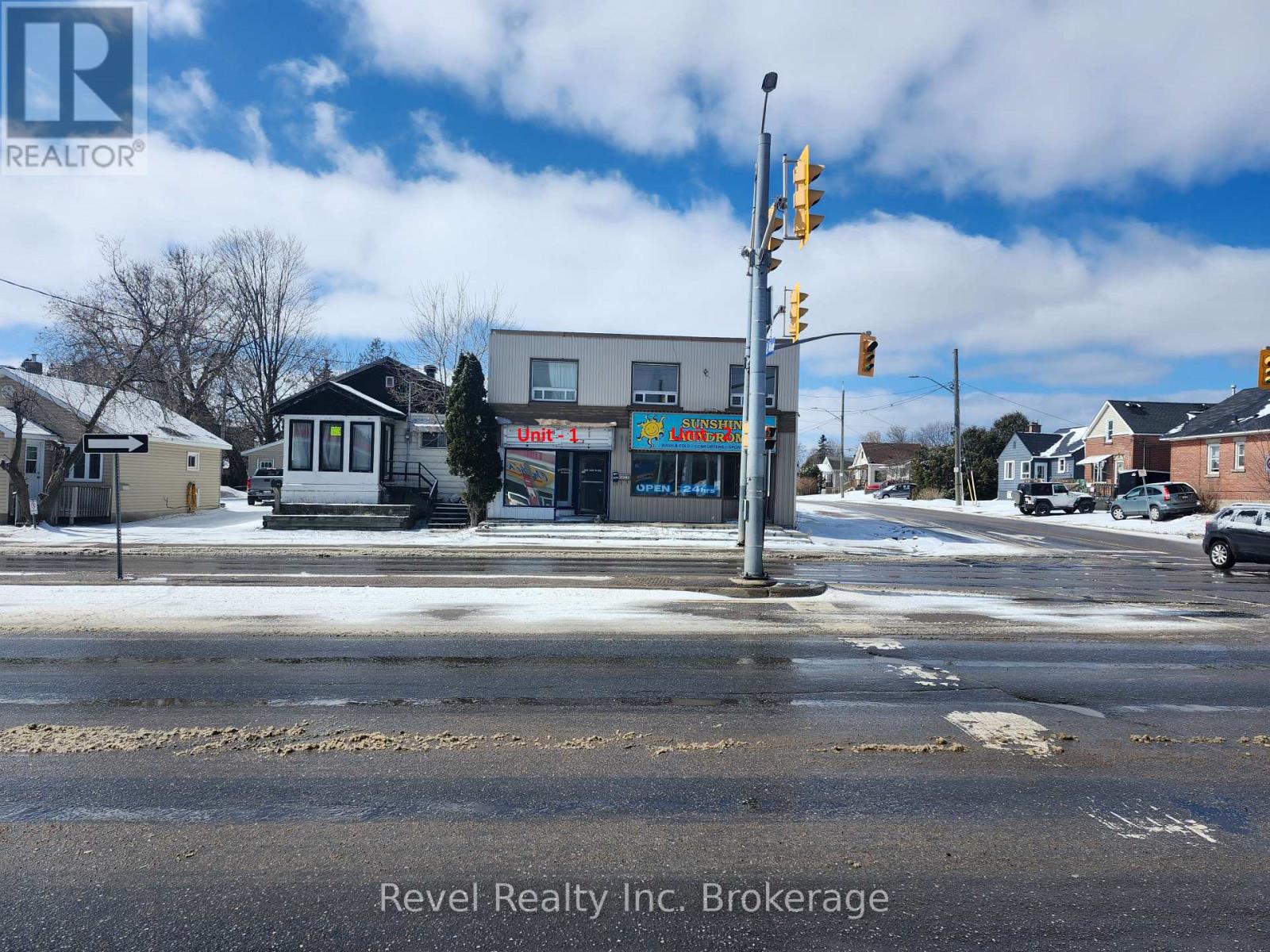 4 - 1009 Algonquin Avenue, North Bay, Ontario  P1B 4X9 - Photo 2 - X12037758