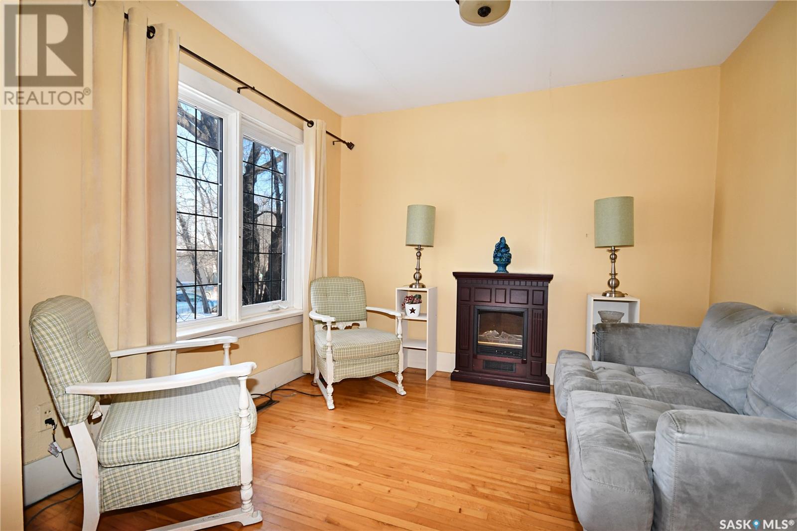 Property at 327 19th STREET E image 5