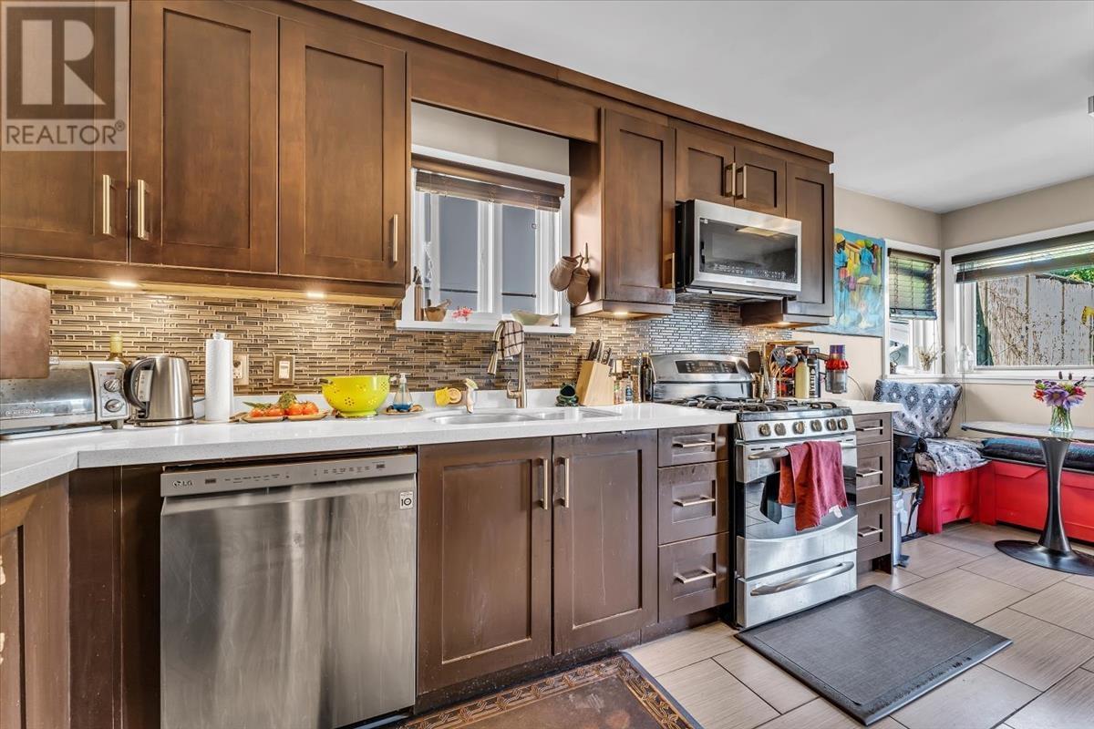 Listing Picture 11 of 34 : 2925 MCGILL STREET, Vancouver / 溫哥華 - 魯藝地產 Yvonne Lu Group - MLS Medallion Club Member