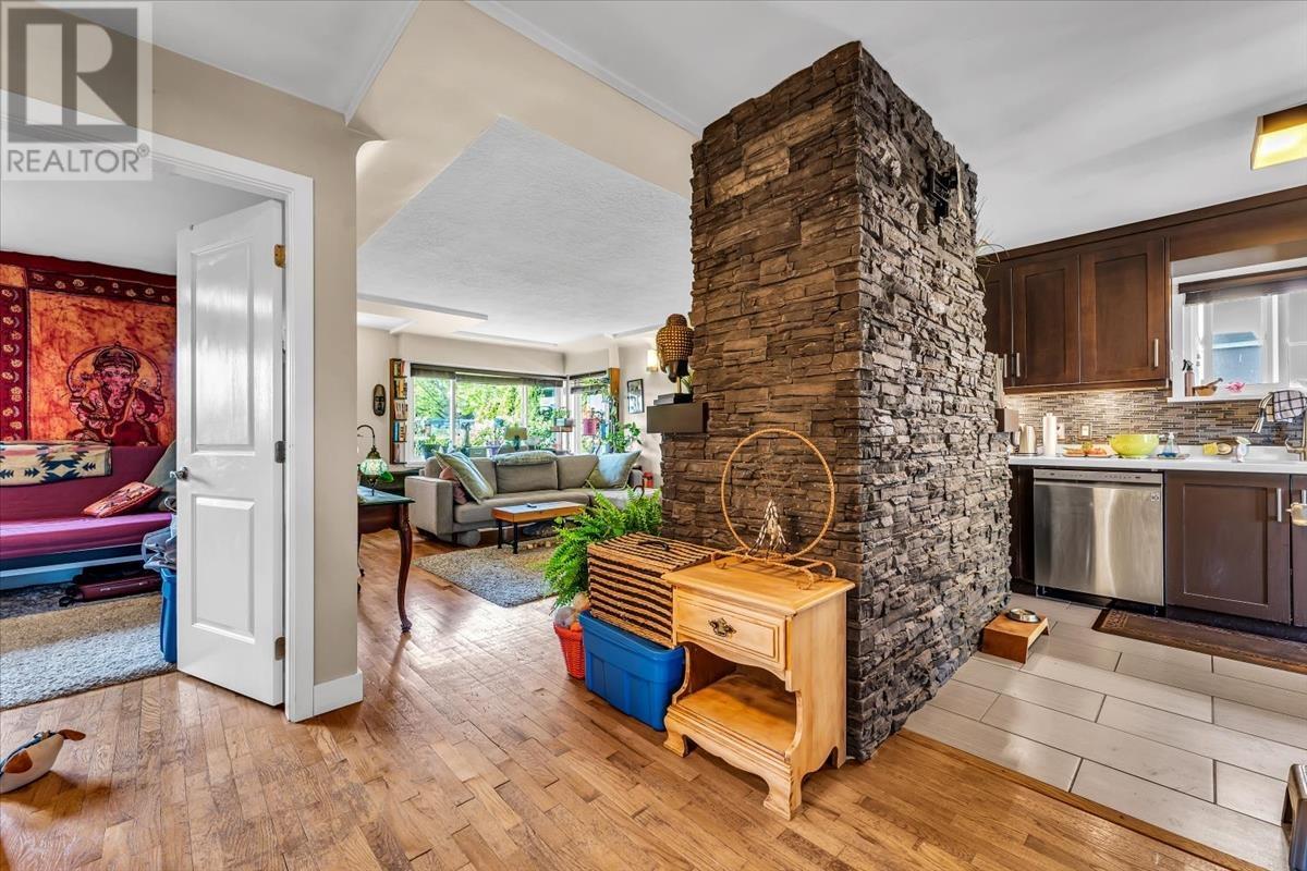 Listing Picture 10 of 34 : 2925 MCGILL STREET, Vancouver / 溫哥華 - 魯藝地產 Yvonne Lu Group - MLS Medallion Club Member