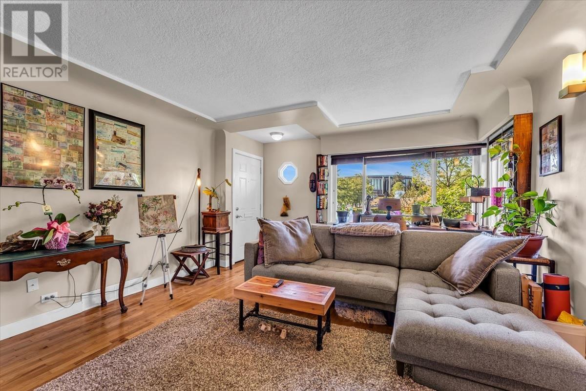 Listing Picture 4 of 34 : 2925 MCGILL STREET, Vancouver / 溫哥華 - 魯藝地產 Yvonne Lu Group - MLS Medallion Club Member