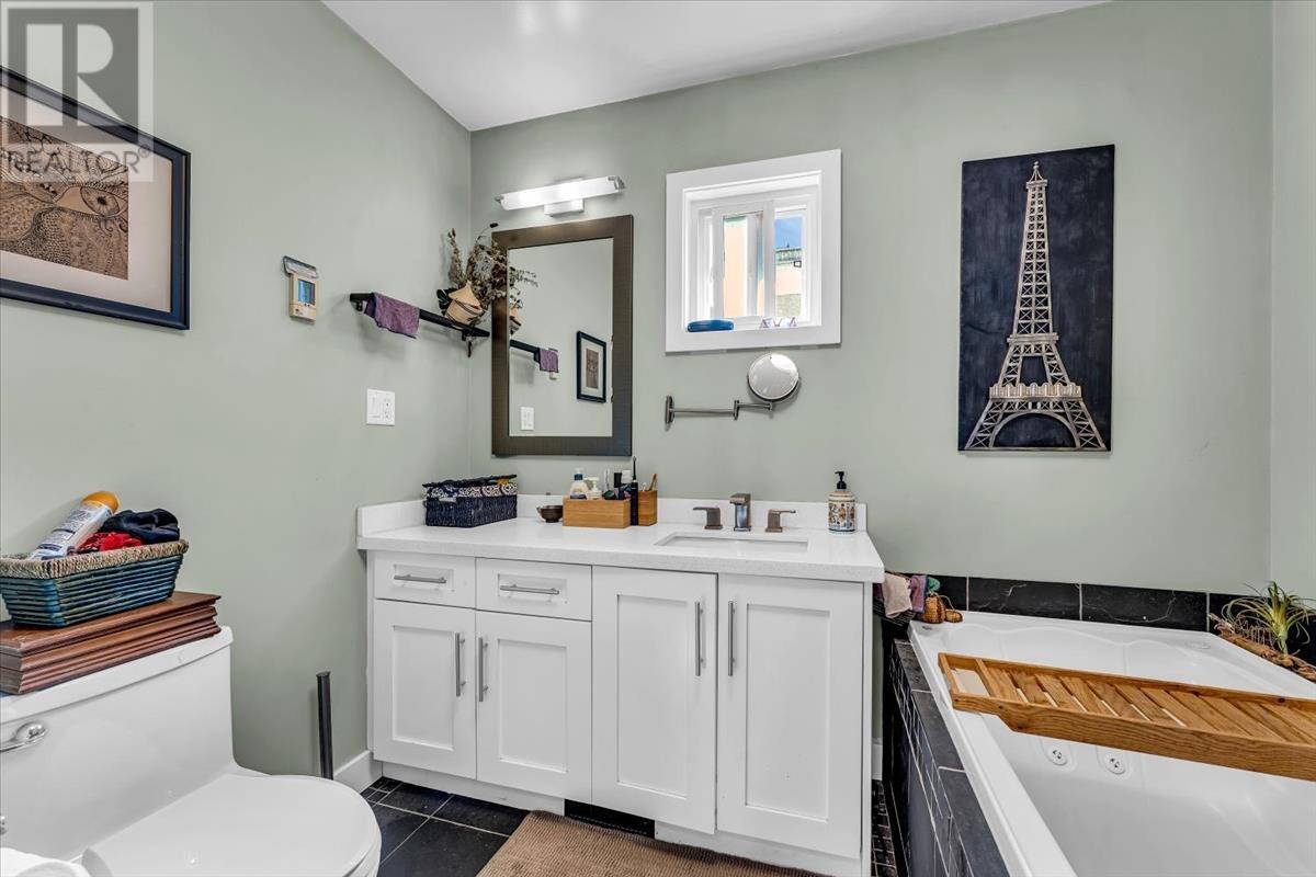 Listing Picture 17 of 34 : 2925 MCGILL STREET, Vancouver / 溫哥華 - 魯藝地產 Yvonne Lu Group - MLS Medallion Club Member