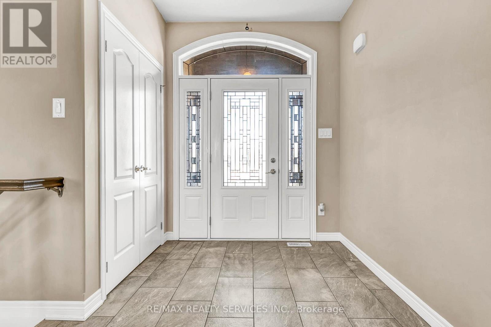 Property at 7 CAVENDISH COURT image 4