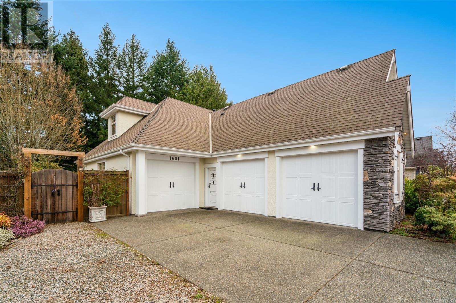 Property at 1651 Stone Lake Dr image 2