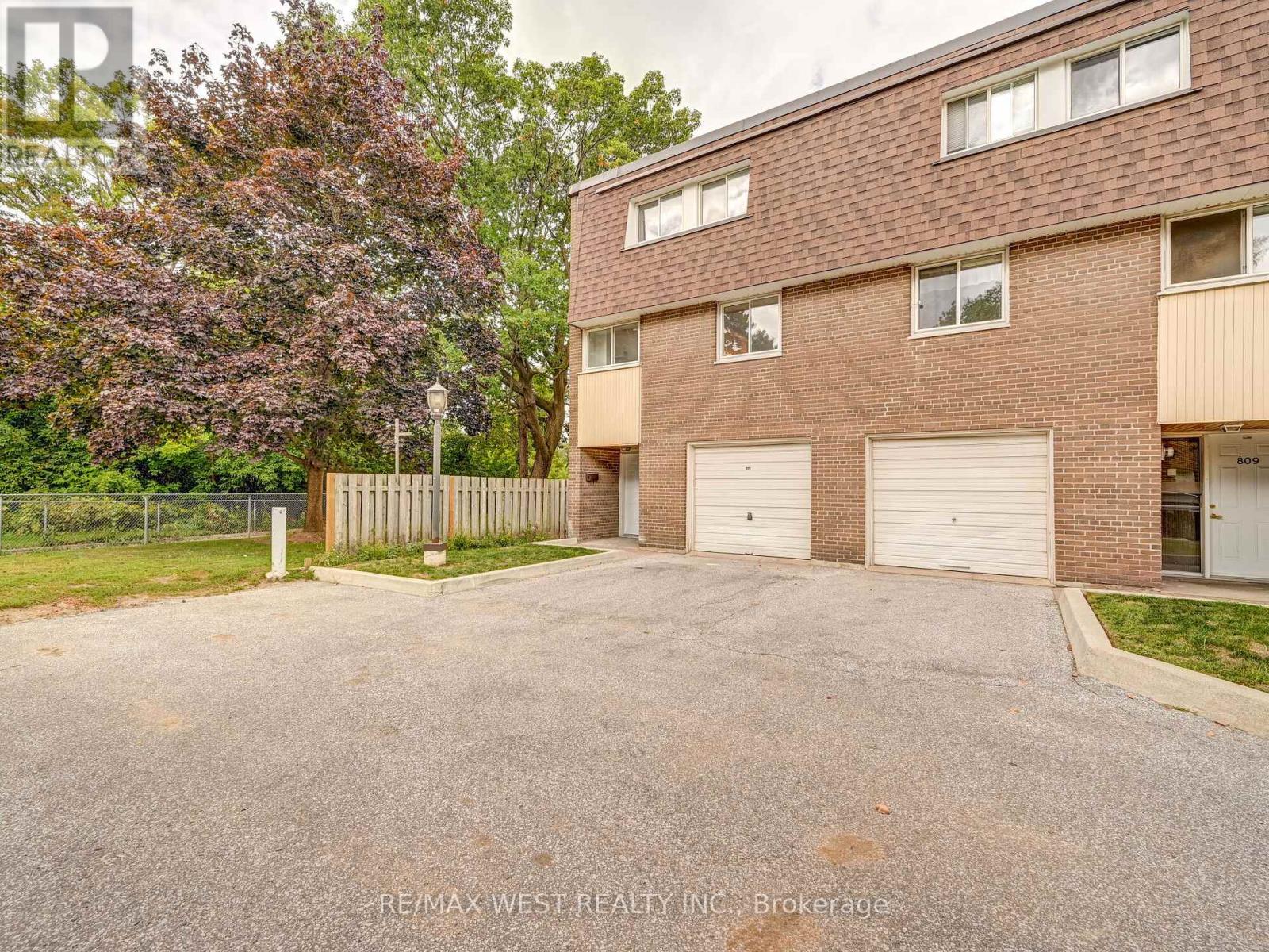Property at 808 - 22 TANDRIDGE CRESCENT image 1