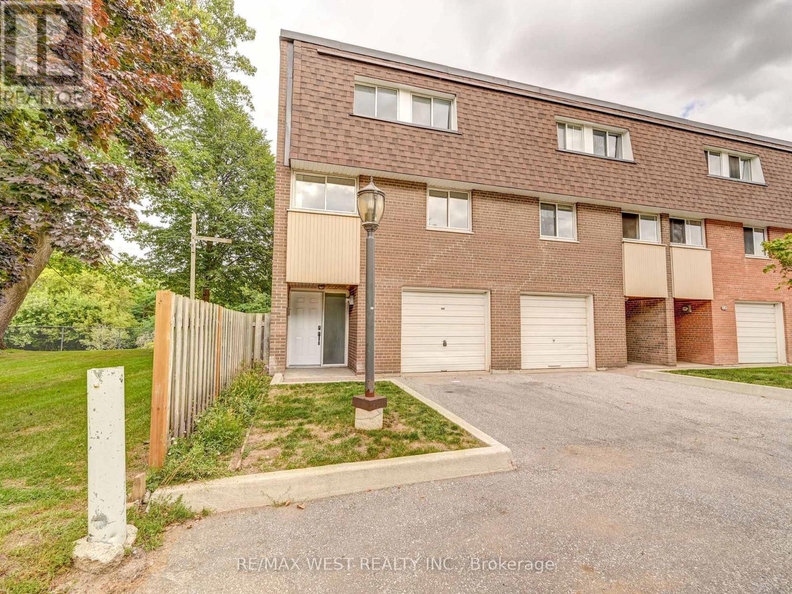 Property at 808 - 22 TANDRIDGE CRESCENT image 2