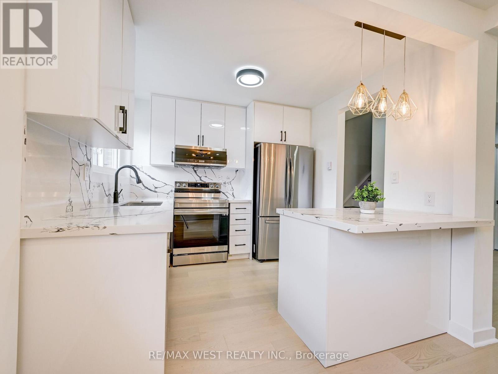 Property at 808 - 22 TANDRIDGE CRESCENT image 3