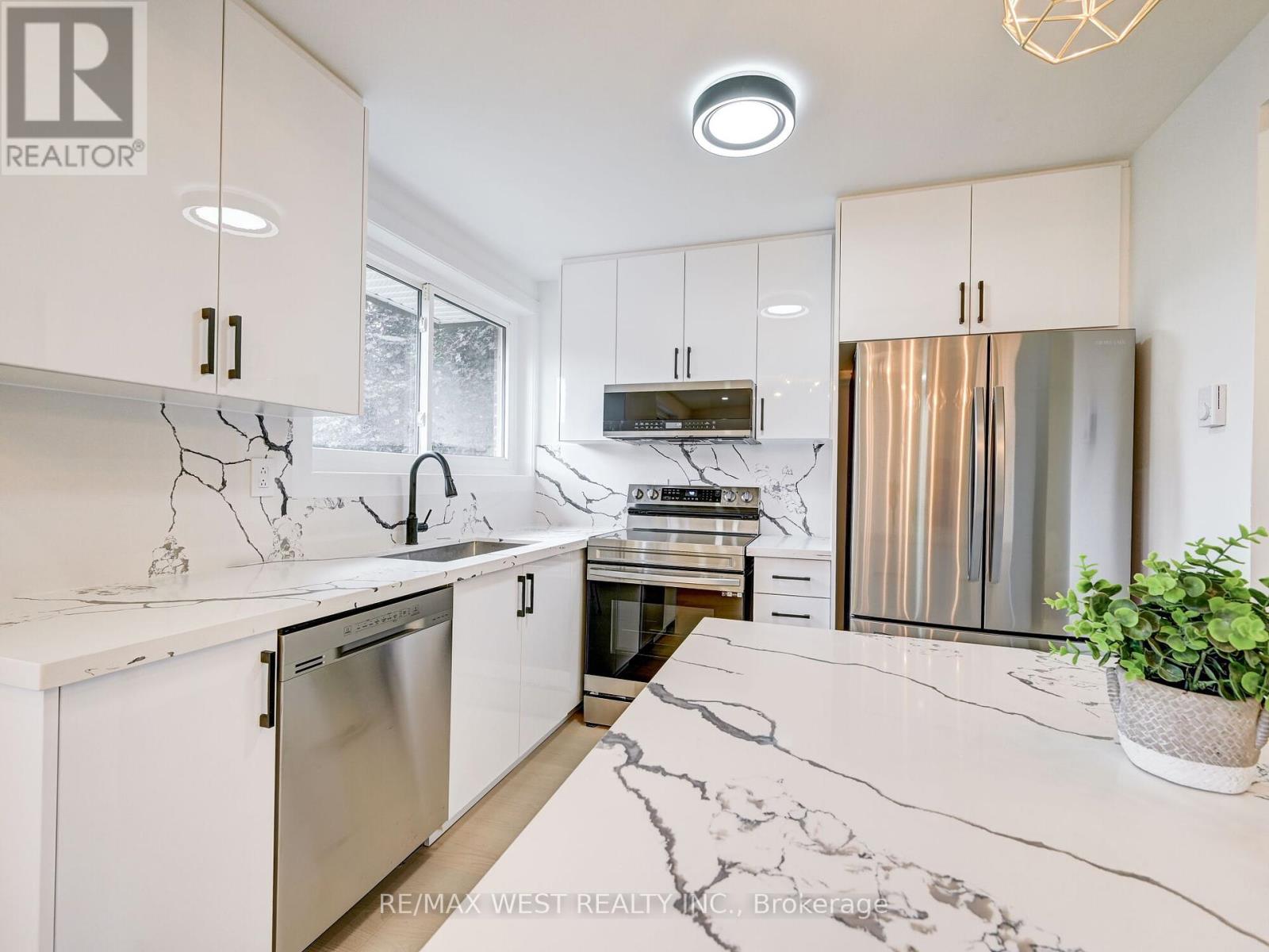 Property at 808 - 22 TANDRIDGE CRESCENT image 4