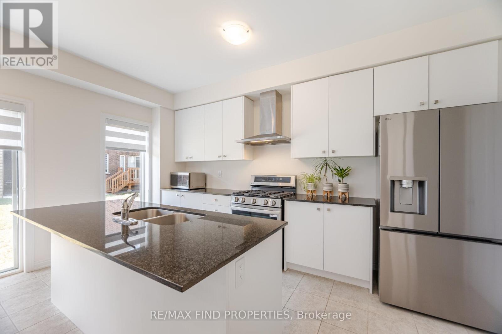 3909 Koenig Road, Burlington, Ontario  L7M 0Z9 - Photo 12 - W12038029