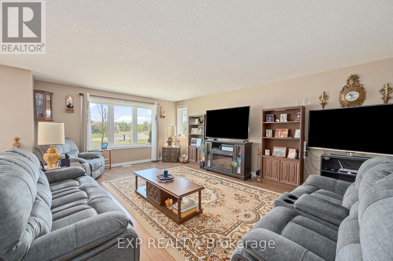 20437 Melbourne Road, Southwest Middlesex, Ontario  N0L 1T0 - Photo 14 - X12038162