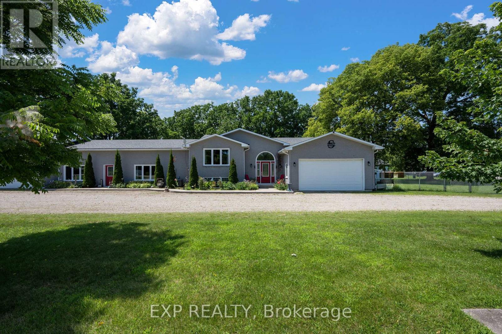 20437 Melbourne Road, Southwest Middlesex, Ontario  N0L 1T0 - Photo 4 - X12038162