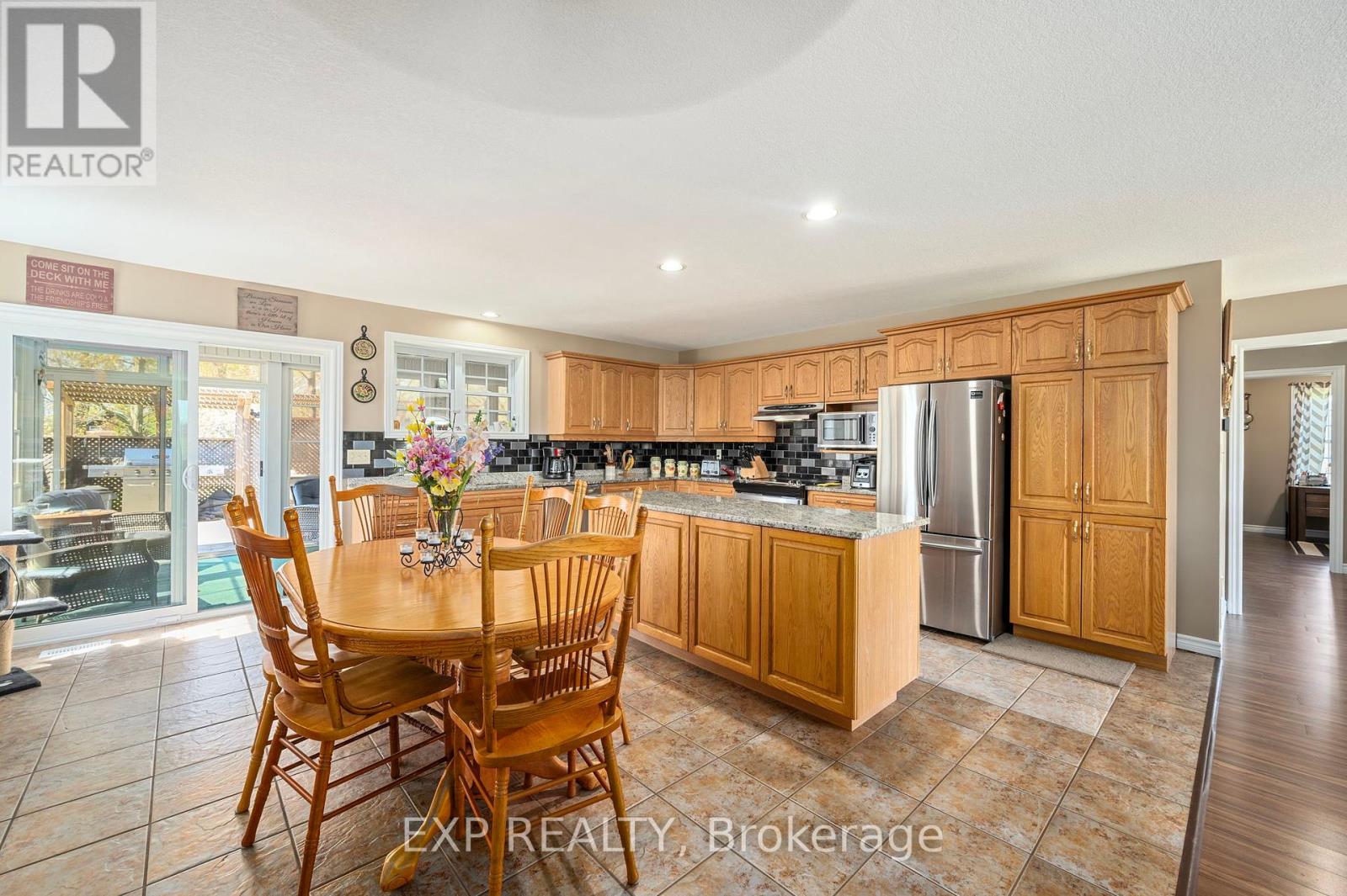 20437 Melbourne Road, Southwest Middlesex, Ontario  N0L 1T0 - Photo 9 - X12038162