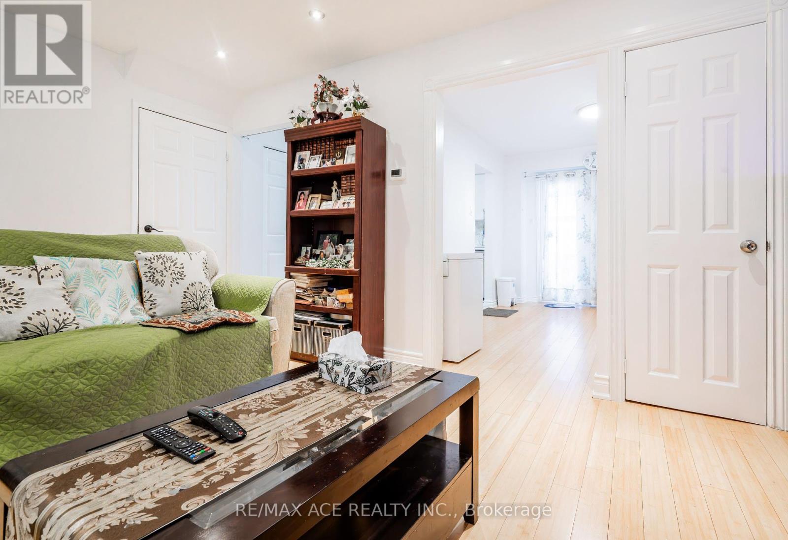 50 Parsell Square, Toronto (Malvern), Ontario  M1B 2A6 - Photo 11 - E12038214