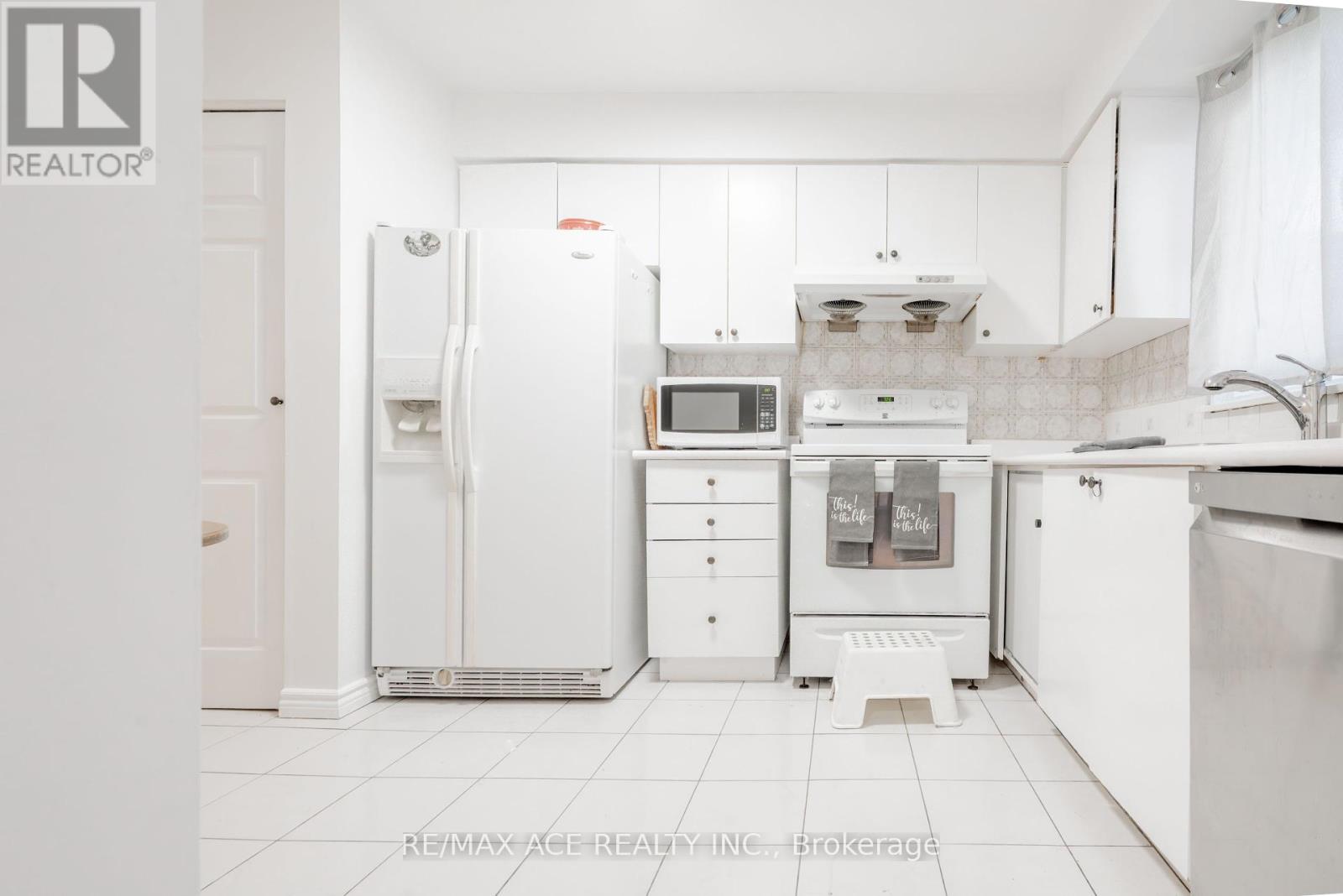 50 Parsell Square, Toronto (Malvern), Ontario  M1B 2A6 - Photo 12 - E12038214