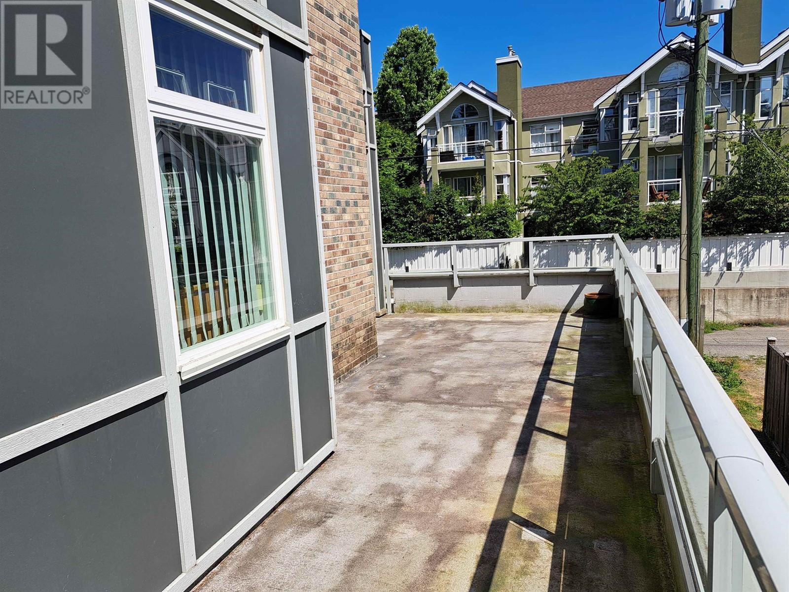 Listing Picture 19 of 23 : #207 865 W 15TH AVENUE, Vancouver / 溫哥華 - 魯藝地產 Yvonne Lu Group - MLS Medallion Club Member