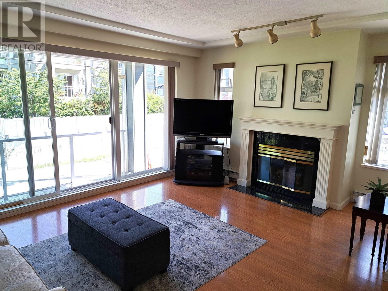 Listing Picture 3 of 23 : #207 865 W 15TH AVENUE, Vancouver / 溫哥華 - 魯藝地產 Yvonne Lu Group - MLS Medallion Club Member