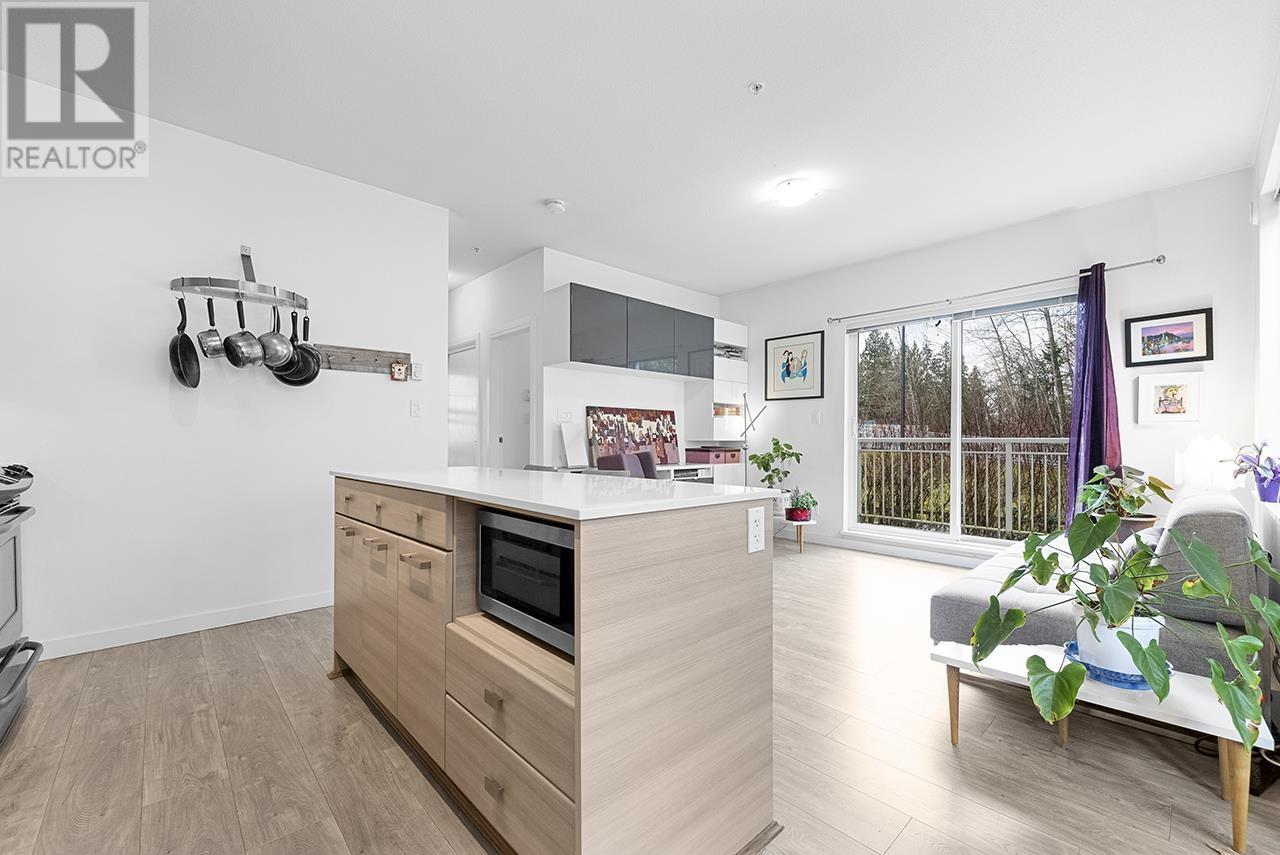 Listing Picture 10 of 26 : 10 6965 HASTINGS STREET, Burnaby / 本拿比 - 魯藝地產 Yvonne Lu Group - MLS Medallion Club Member