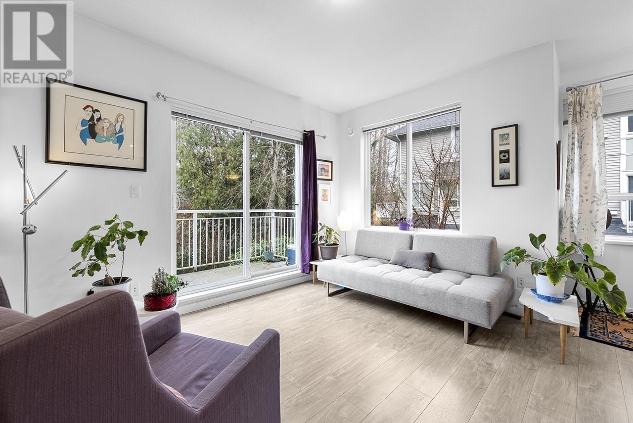 Listing Picture 4 of 26 : 10 6965 HASTINGS STREET, Burnaby / 本拿比 - 魯藝地產 Yvonne Lu Group - MLS Medallion Club Member