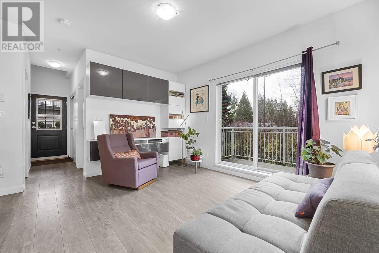 Listing Picture 5 of 26 : 10 6965 HASTINGS STREET, Burnaby / 本拿比 - 魯藝地產 Yvonne Lu Group - MLS Medallion Club Member
