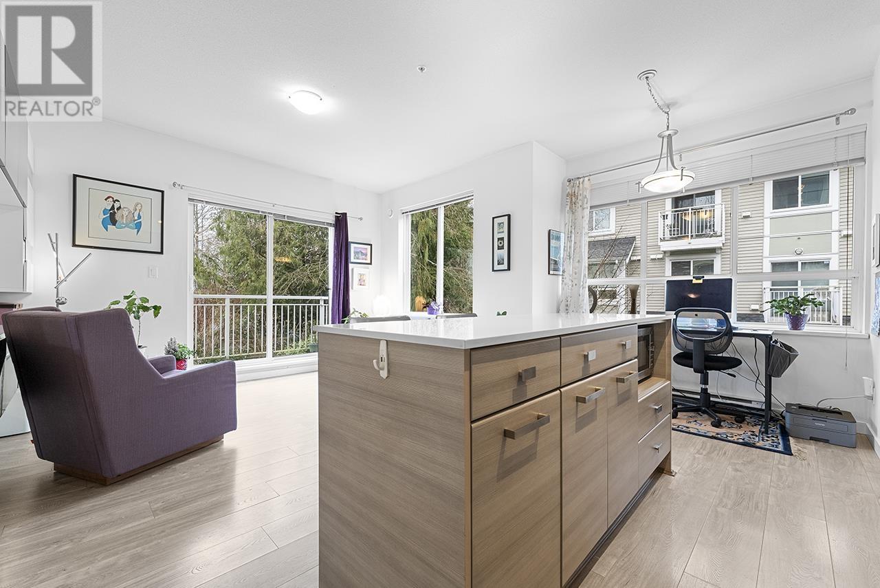 Listing Picture 9 of 26 : 10 6965 HASTINGS STREET, Burnaby / 本拿比 - 魯藝地產 Yvonne Lu Group - MLS Medallion Club Member