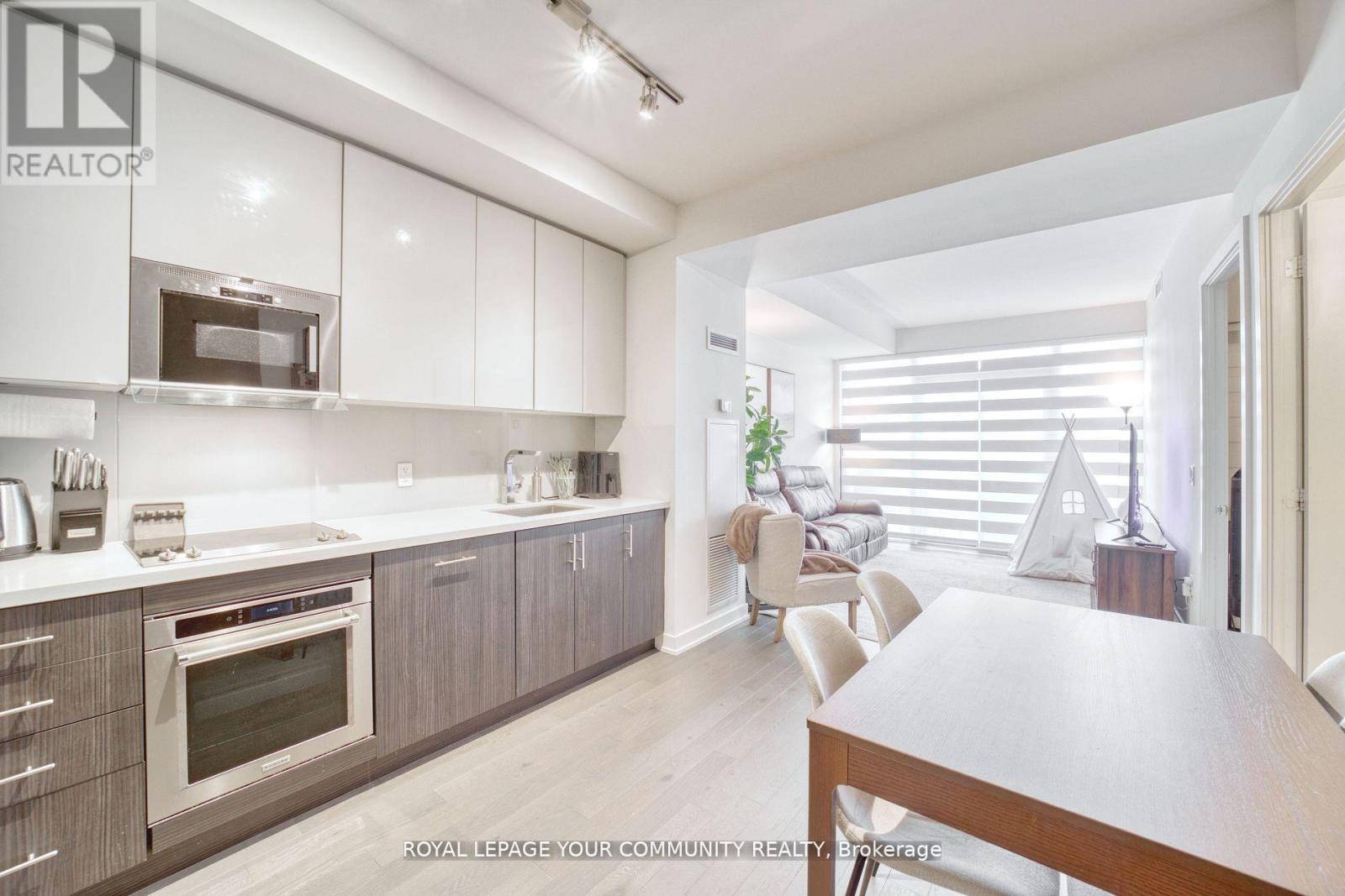 1711 - 330 Richmond Street W, Toronto, Ontario  M5V 1X2 - Photo 2 - C12011112