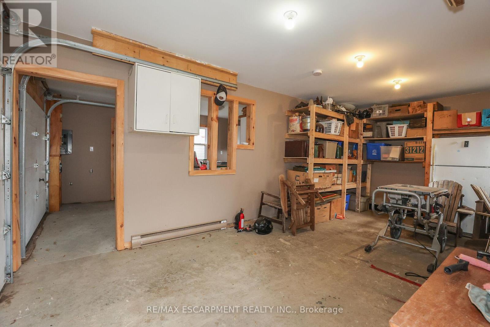 15 Adelaide Street, Grimsby, Ontario  L3M 1X2 - Photo 11 - X12038084