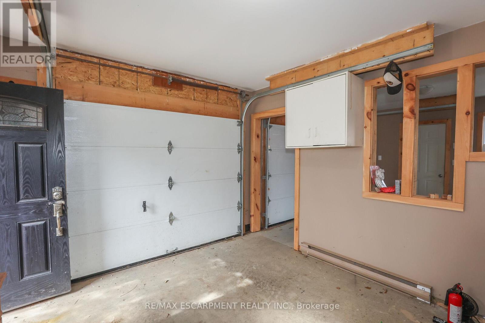 15 Adelaide Street, Grimsby, Ontario  L3M 1X2 - Photo 17 - X12038084