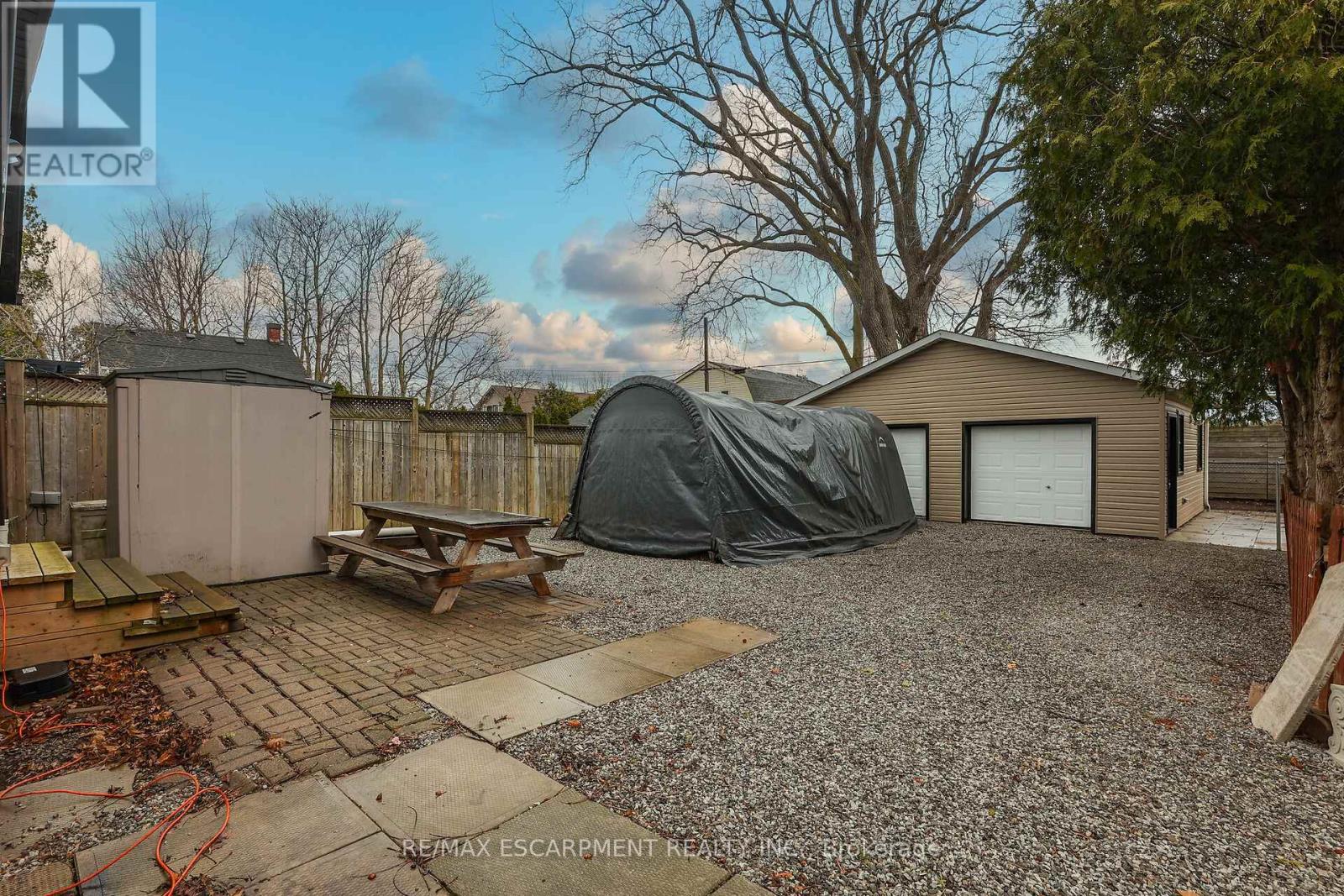 15 Adelaide Street, Grimsby, Ontario  L3M 1X2 - Photo 6 - X12038084