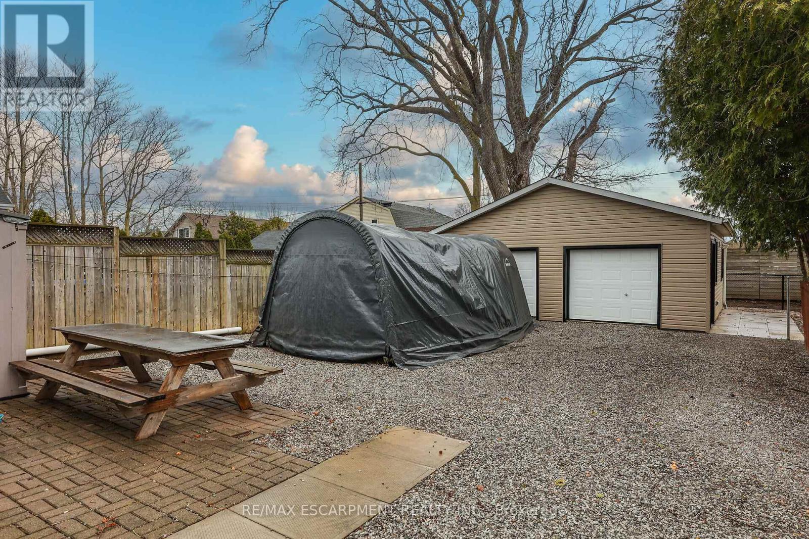 15 Adelaide Street, Grimsby, Ontario  L3M 1X2 - Photo 9 - X12038084