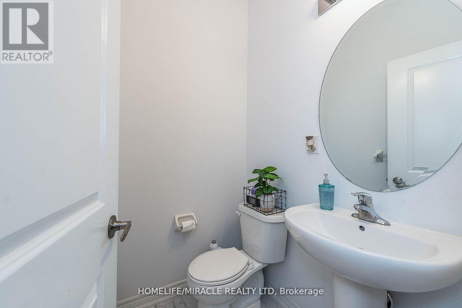 17 Bachelor Street, Brampton, Ontario  L7A 5B1 - Photo 10 - W12017998