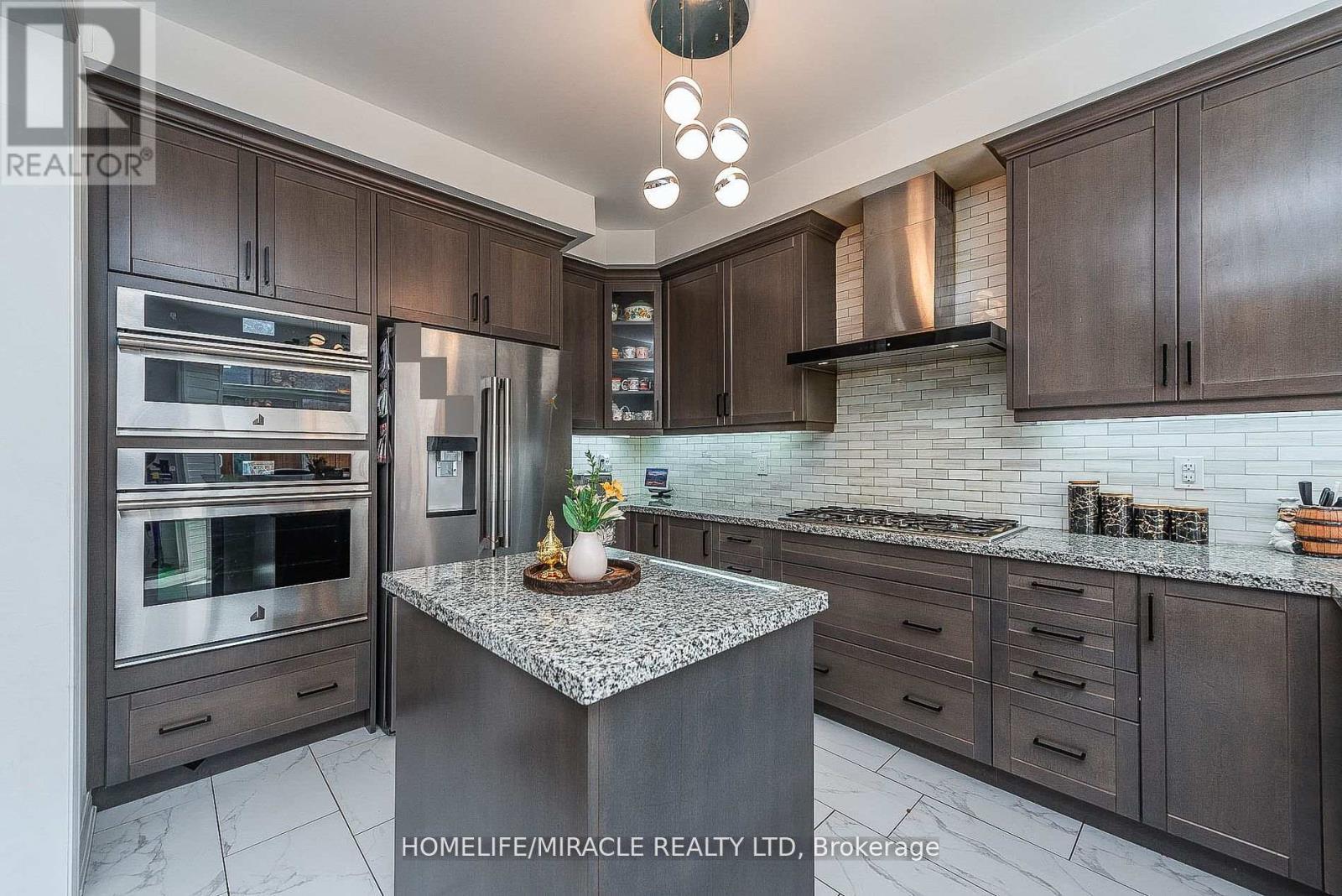 17 Bachelor Street, Brampton, Ontario  L7A 5B1 - Photo 16 - W12017998