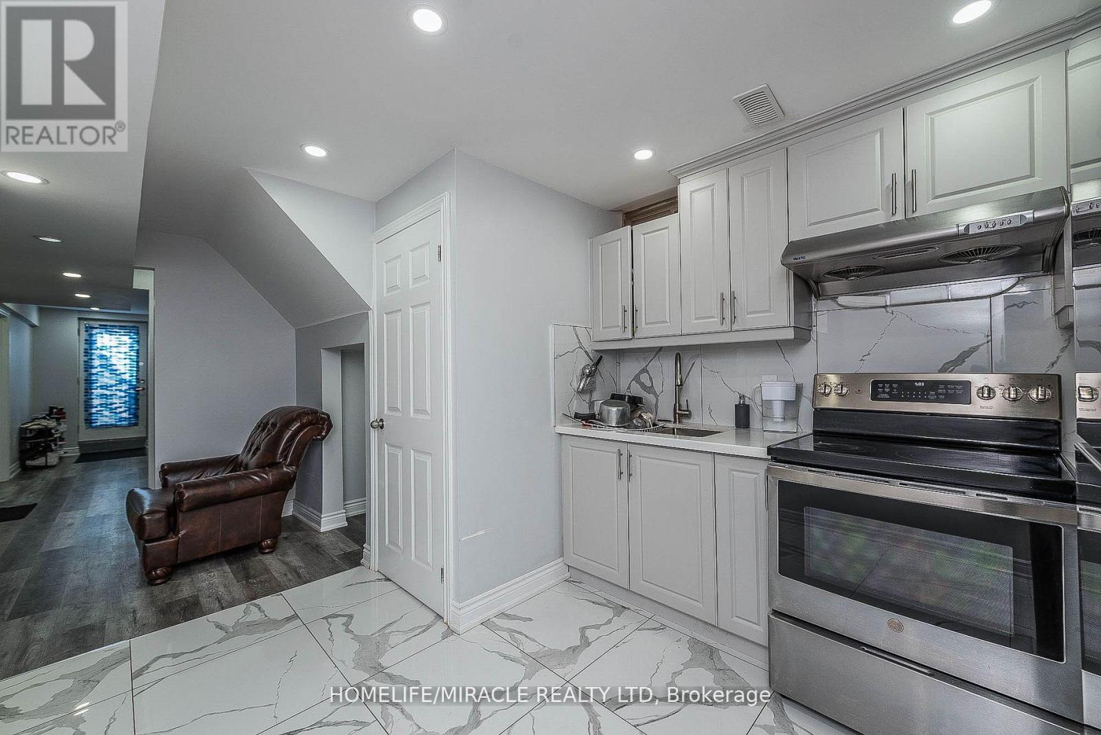 17 Bachelor Street, Brampton, Ontario  L7A 5B1 - Photo 37 - W12017998