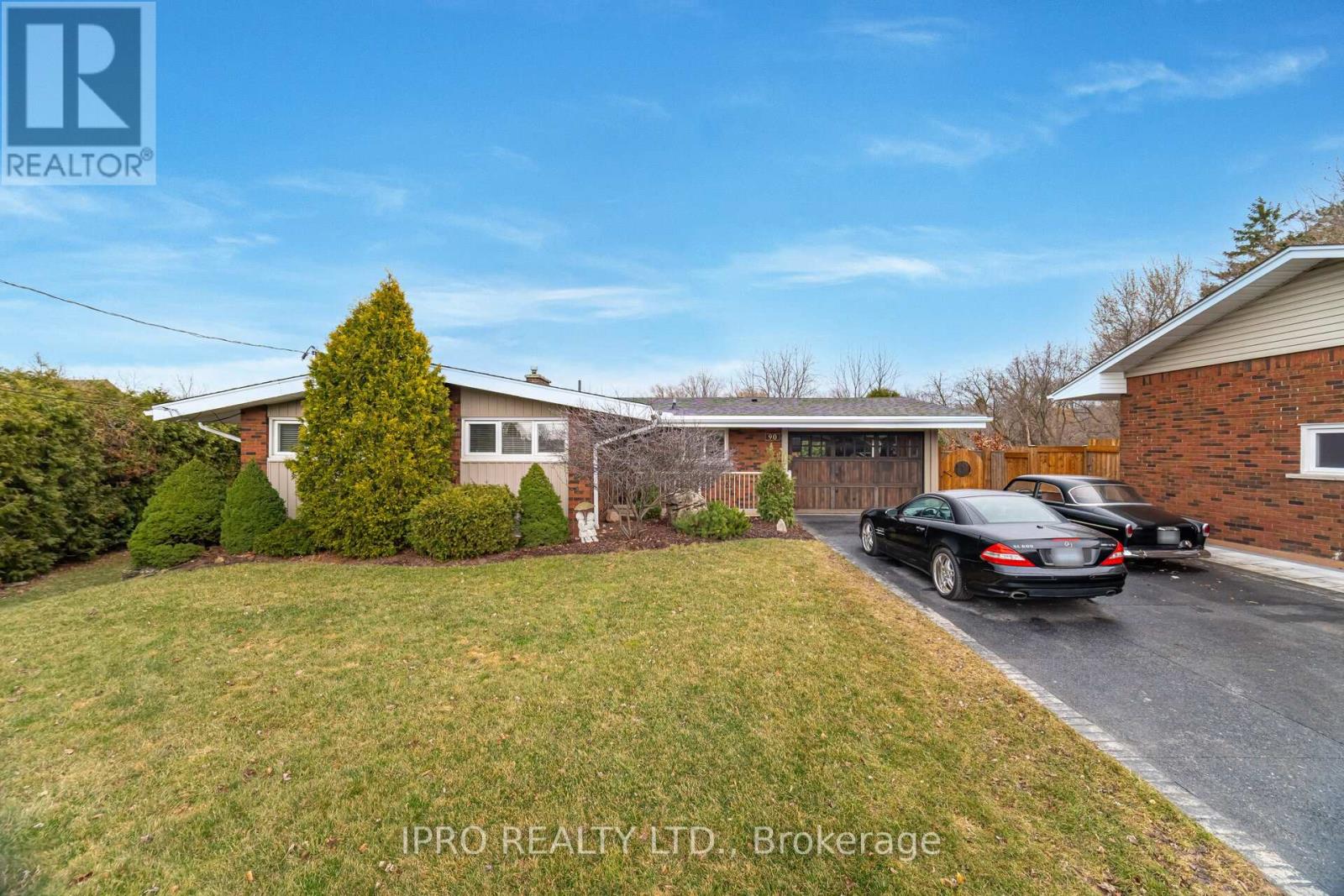 Property at 90 MOUNTAIN AVENUE N image 1