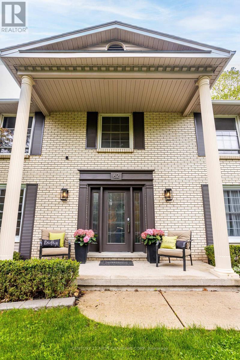 Property at 62 HAMPTON CRESCENT image 3