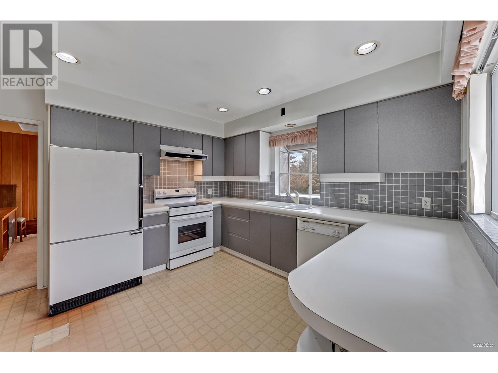 7635 Joffre Street, Burnaby, British Columbia  V5J 3K6 - Photo 7 - R2981090