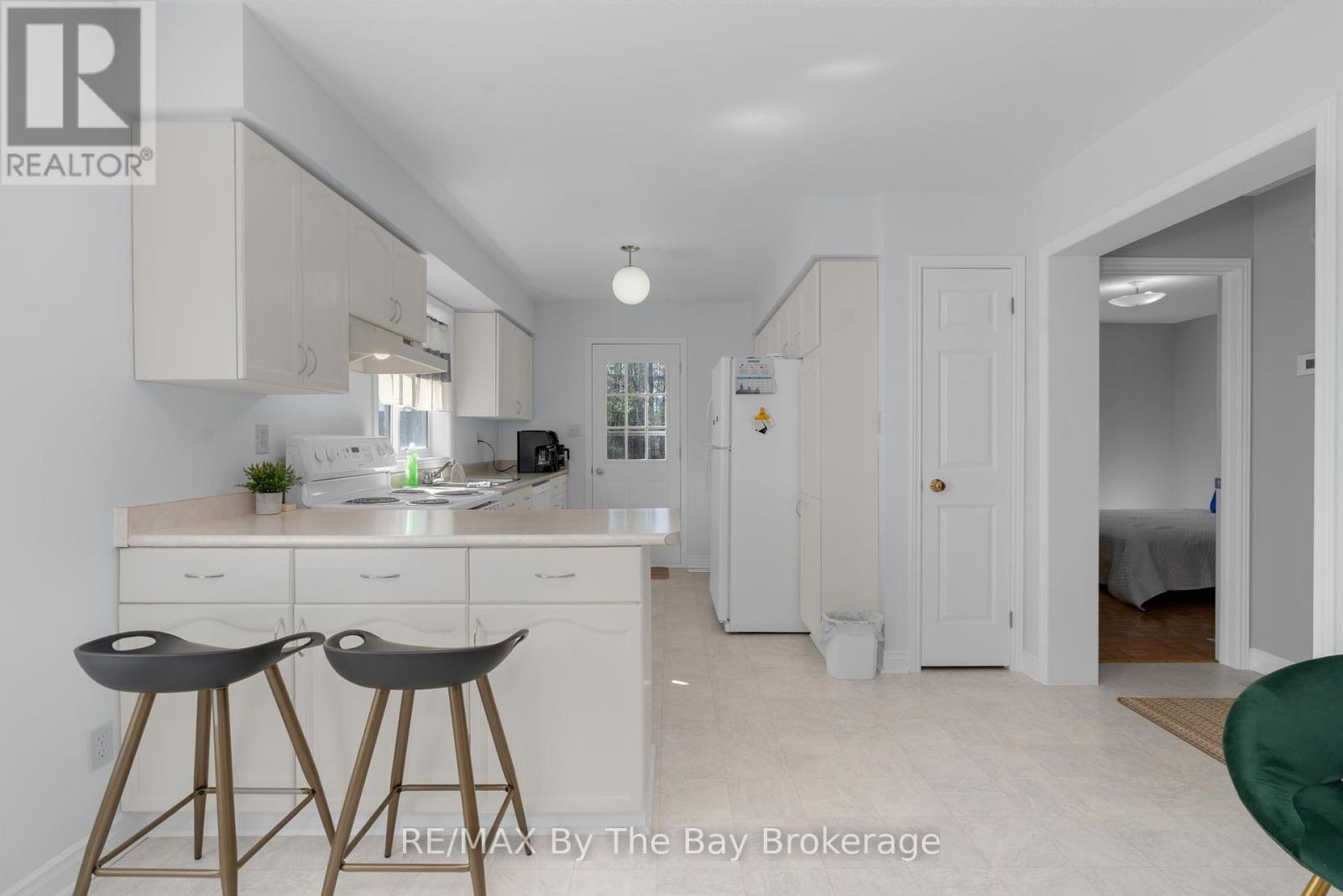 60 Dyer Drive, Wasaga Beach, Ontario  L9Z 1E2 - Photo 11 - S12038247